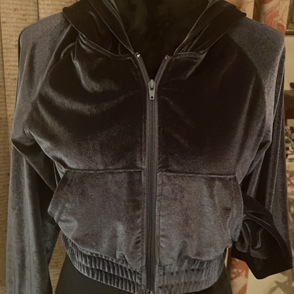 Cool Run Sweats. Color Grey. Size M. - Picture 11 of 16